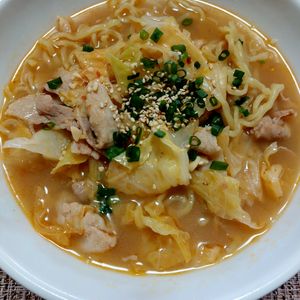 よっこの作ってみた!投稿(【キャベツと豚肉の味噌スープ麺】お好きな麺で味わう濃厚味噌味)