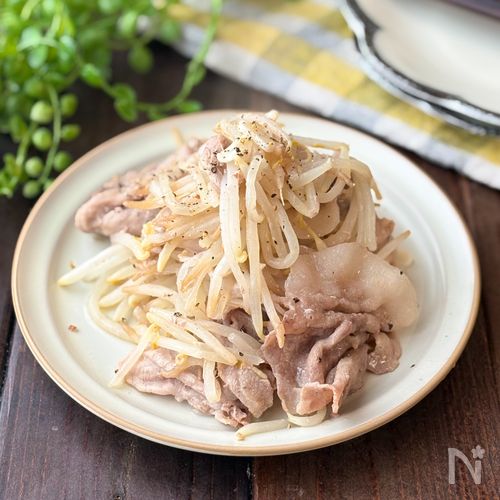 【5分で完成！】もやしと豚肉の塩にんにく炒め