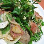 ◆レバーとベーコンのホットサラダ◆　新タマネギとルッコラ