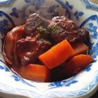 牛すね肉の赤ワイン煮込み