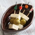 オリーブとクリームチーズのピンチョス
