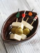 オリーブとクリームチーズのピンチョス