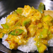 海老とアボカドのチリマヨ丼