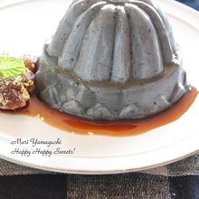 黒ゴマ豆乳プリンの黒蜜がけ