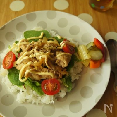 サラダ感覚で♪ヘルシー生姜焼き丼
