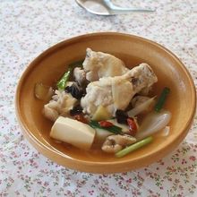 元気をとり戻す鶏の薬膳スープ