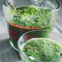野菜と果物のグリーンスムージー