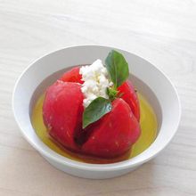 トマトの丸ごとハーブ塩マリネ