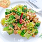 W天塩de豚挽肉とブロッコリーの炒め物。