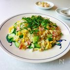 塩もみキュウリとハムのガーリック炒飯