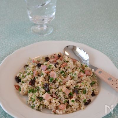 パセリとレーズンの炒めごはん