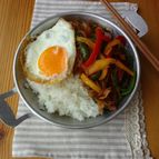 カラーピーマンたっぷりチャプチェ丼