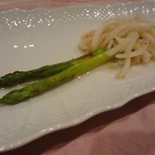 焼きアスパラガスの玉ねぎマリネ添え