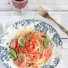 トマトと生ハムとルッコラの冷製パスタ