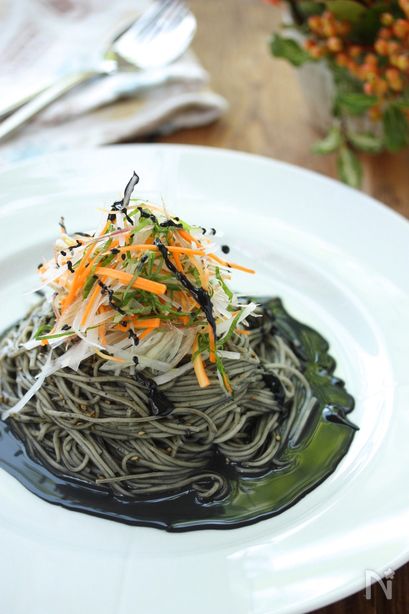 香味野菜たっぷりの黒ごまそば