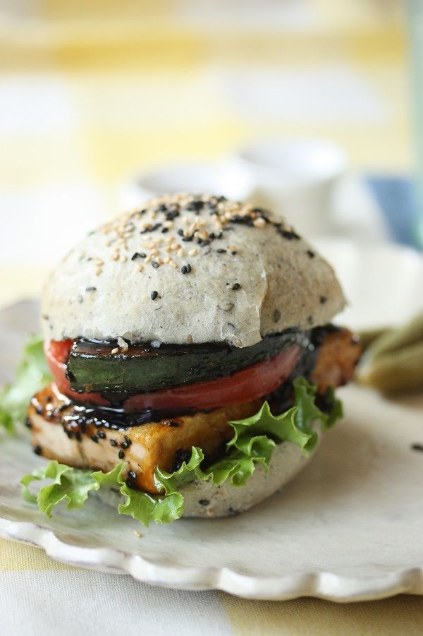 スパイシーな黒豆バーガーとチポトレのレシピ