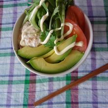 朝食の提案　ツナマヨとアボカド丼