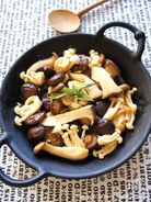 3種のきのこのガーリックハーブ添え(スペイン料理アヒージョ)