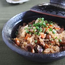 炊飯器で、根菜たっぷりソーセージのおこわ♪