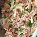 一瞬でできる!豚肉とせん切り野菜の蒸し煮