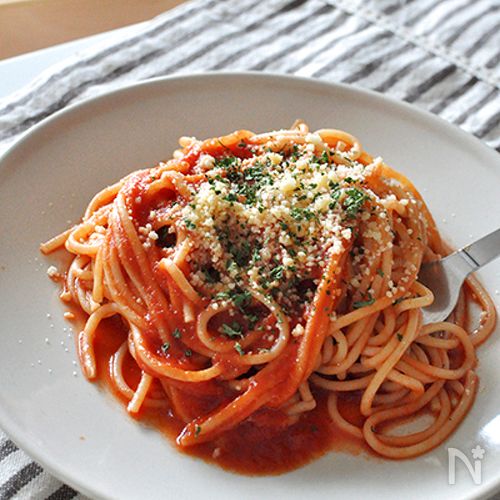 シンプルトマトソースパスタ