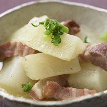大根と厚切りベーコンの煮物
