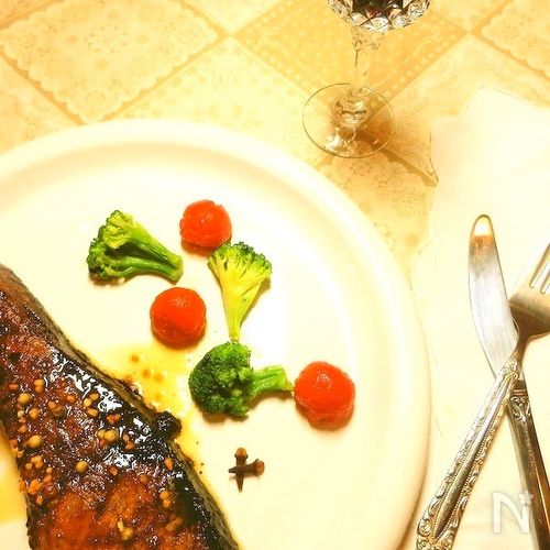 クローブとバルサミコ酢で鰤の赤ワイン照り焼き