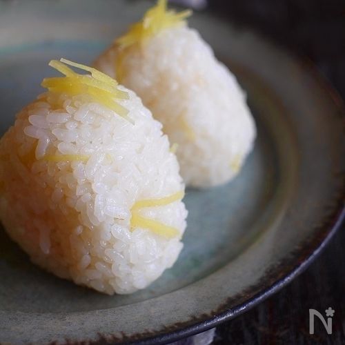 生姜と昆布だしの炊き込みむすび