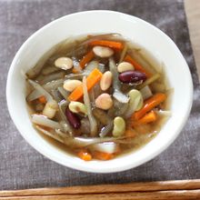 豆と根菜のポカポカ味噌汁