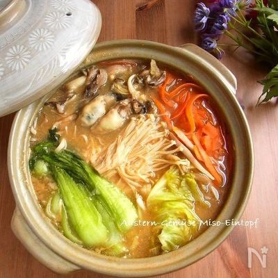 牡蠣とたっぷり野菜の土手鍋風