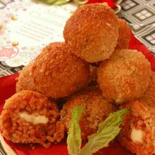 ○ケチャップとチーズのライスボールコロッケ○