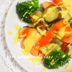 鮭と彩り野菜のソテー カレーチーズソース