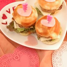 ハートをのせたプチバーガー♥