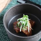 まぐろの胡麻だれ漬け 香味野菜添え