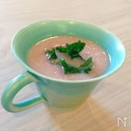 有機赤蕪と長葱の桃色スープ