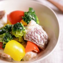 鯛と彩り野菜の中華風塩麹蒸し