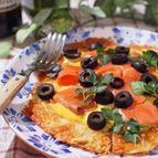 アイオリソースで食べるオリーブとサーモンのソーメンピッツァ