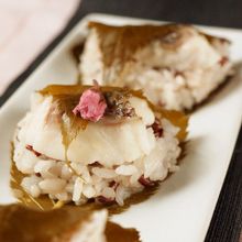 赤米と鯛の桜もち風