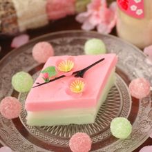 片栗粉と牛乳で簡単♪　ひなまつりのぷるるんミルクひし餅
