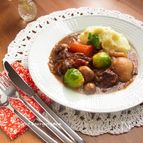 ブルゴーニュ風牛肉の赤ワイン煮込み (ブフ・ブルギニョン)