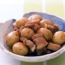 新じゃがと豚バラの煮物
