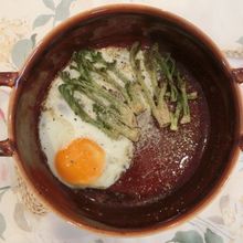 タラの芽のチーズ焼きロッシーニ風