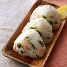 鮭と三つ葉のおにぎり