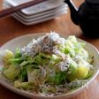 塩茹でキャベツのたっぷりしらすのせ。
