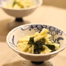 ウドとワカメの酢みそ和え
