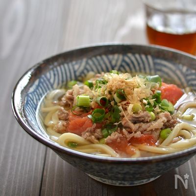 トマト肉うどん