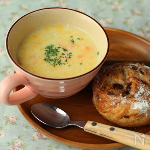 かぼちゃとにんじんのもぐもぐ豆乳スープ