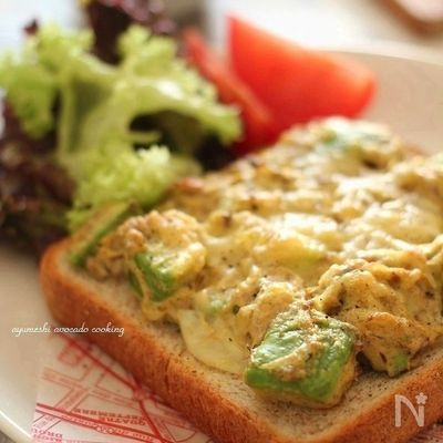 アボカドと鯖缶deカレーマヨトースト