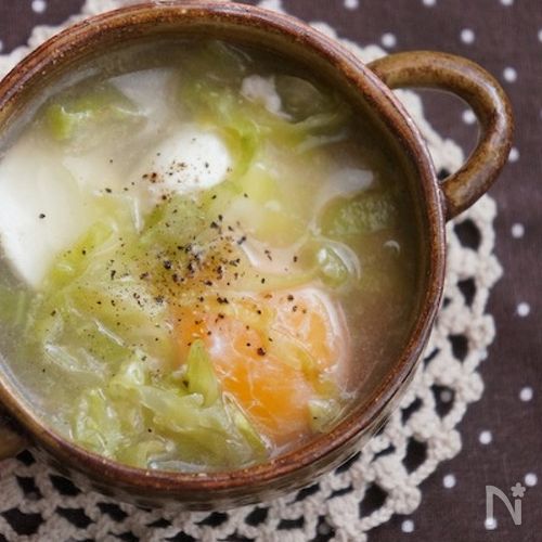 【128kcal】簡単*春キャベツと落とし卵のスープ