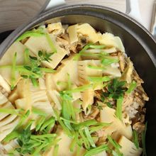 たけのことあさりの春の炊き込みご飯